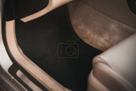 Téléchargez les photos : Eva floor mats car mats close up macro graphite gray. black floor mat to protect the vehicle interior. - en image libre de droit