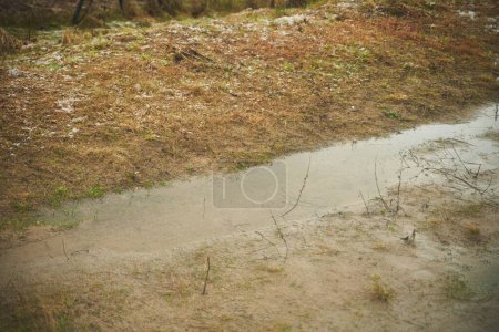 Foto de Campo inundado después de fuertes lluvias. problema del drenaje del agua de lluvia - Imagen libre de derechos