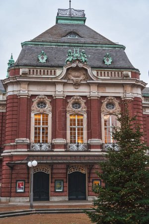 Foto de 25.12.2022 Hamburg, Germany. The Laeiszhalle concert hall. Event Pavilion in Hamburg - Imagen libre de derechos