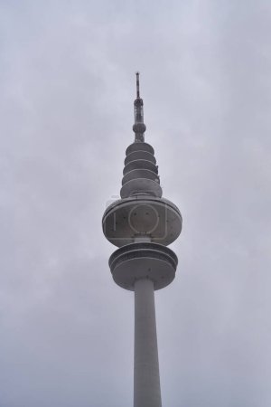Téléchargez les photos : TV Tower in Hamburg, Germany. Famous White Needle: Heinrich Hertz Turm - en image libre de droit