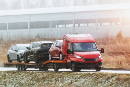 Roadside assistance services for vehicle breakdowns and accidents on the highway. A tow truck with a flatbed and a recovery truck can tow your vehicle to a secure place.