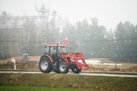 Europa, Polen, 02.09.2024 Polnische Bauern kämpfen mit Traktoren und Transparenten für ihre Rechte. Sie wenden sich gegen den Import billiger Agrarprodukte aus der Ukraine und die EU-Umweltpolitik.