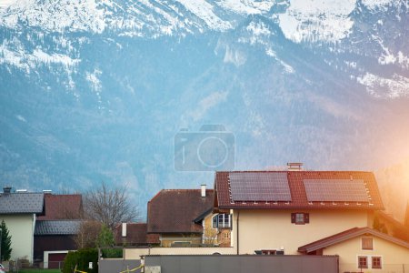 Clean Energy Tops Off Alpine House in the Sun