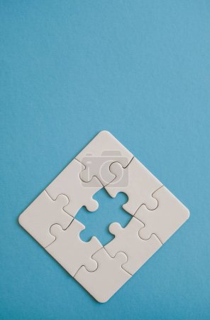 Téléchargez les photos : Puzzle pièces formant une figure partielle. - en image libre de droit