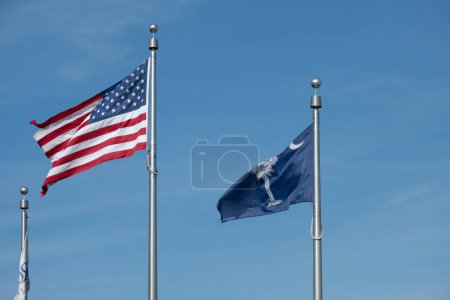 Téléchargez les photos : Drapeau de l'État de Caroline du Sud avec drapeau national américain - en image libre de droit