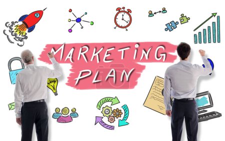 Foto de Concepto de plan de marketing dibujado en una pared blanca por hombres de negocios - Imagen libre de derechos