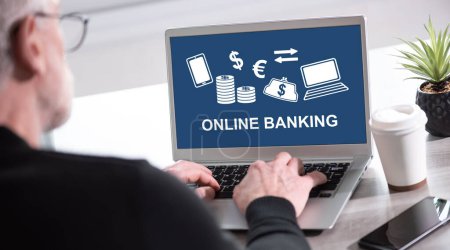 Téléchargez les photos : Écran d'ordinateur portable affichant un concept bancaire en ligne - en image libre de droit