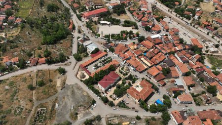 Téléchargez les photos : A drone photograph of the Divrigi district of Sivas. Bird's eye view of the old city center of Divrigi. Divrigi, Sivas, Turkey. - en image libre de droit