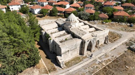 Téléchargez les photos : Susuz Caravansera Anatolian Seljuk période, a été construit au 13ème siècle. Il est situé dans les limites du village de Susuz, à 10 km du quartier Bucak. Burdur, Turquie. - en image libre de droit