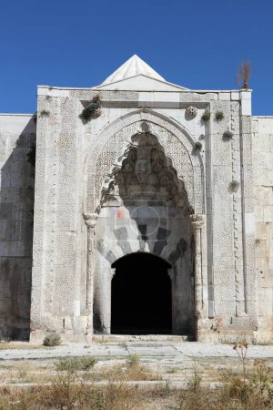 Téléchargez les photos : Susuz Caravansera Anatolian Seljuk période, a été construit au 13ème siècle. Il est situé dans les limites du village de Susuz, à 10 km du quartier Bucak. Burdur, Turquie. - en image libre de droit