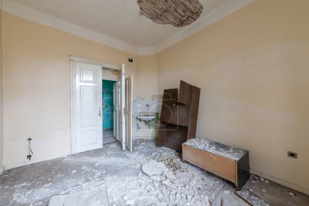 Photo for Interior of an abandoned hospital room. Creepy old room in psychiatric hospital - Royalty Free Image