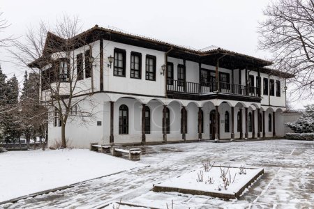 Téléchargez les photos : Ancienne maison traditionnelle bulgare à Kalofer, Bulgarie - en image libre de droit
