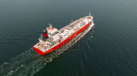 Foto de Aerial view of LPG gas ship. Gas carrier, gas tanker sailing in ocean - Imagen libre de derechos