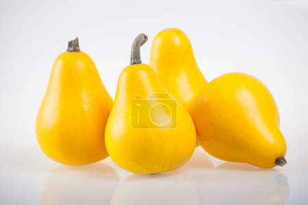 Foto de Calabazas amarillas, calabazas sobre fondo blanco - Imagen libre de derechos