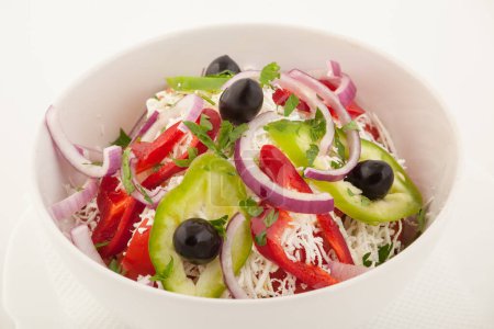 Téléchargez les photos : Salade de légumes frais d'été au poivre vert - en image libre de droit