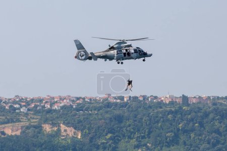 Téléchargez les photos : Opération de sauvetage par hélicoptère Navy - en image libre de droit