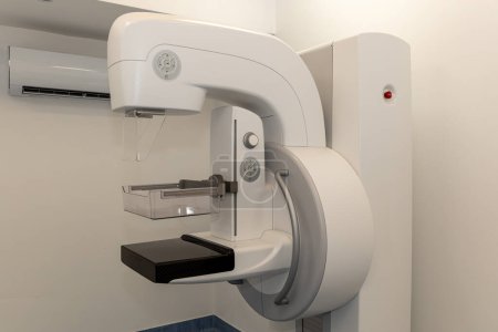 Aparato mamográfico de detección mamaria en clínica moderna. Equipo médico. Asistencia sanitaria, tecnología médica.
