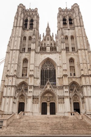 Foto de Catedral de San Miguel y Santa Gúdula. Hermosa catedral gótica en Bruselas, Bélgica - Imagen libre de derechos