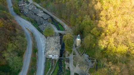 Foto de Vista aérea del Complejo Etnográfico Arquitectónico Etar cerca de Gabrovo, Bulgaria - Imagen libre de derechos