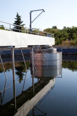 Téléchargez les photos : Construction de nettoyage pour un traitement des eaux usées - en image libre de droit