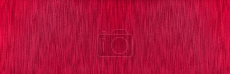 Téléchargez les photos : Fond rouge brillant avec une texture rayée adaptée à un fond et un design luxueux. Fond abstrait rouge, texture enveloppante. Conception de maquette plate. Ligne horizontale. - en image libre de droit