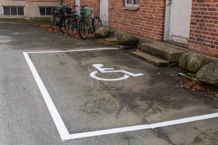 Foto de Estacionamiento para personas con discapacidad signo, signo de estacionamiento para discapacitados, signo de estacionamiento para discapacitados - Imagen libre de derechos