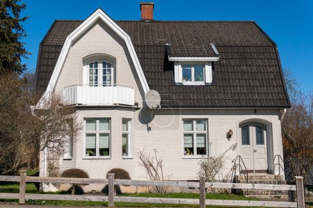 Foto de Suecia, Lonsboad abril 4, 2023: Típica casa privada residencial europea en Suecia - Imagen libre de derechos
