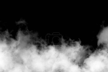 Téléchargez les photos : Fumée isolée sur fond noir., nuage - en image libre de droit