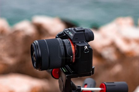 Téléchargez les photos : Photographe professionnel filmant caméra vidéo - en image libre de droit