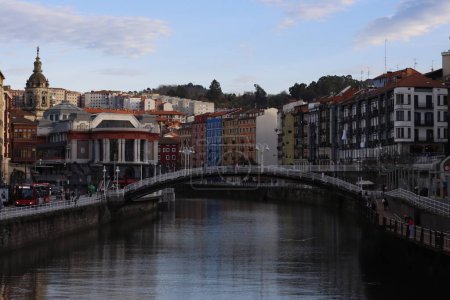 Foto de Edificio en la ciudad de Bilbao - Imagen libre de derechos