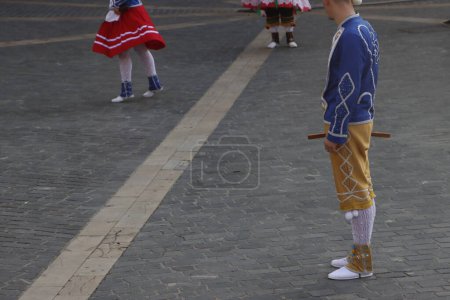 Téléchargez les photos : Expositions de danse folklorique basque - en image libre de droit