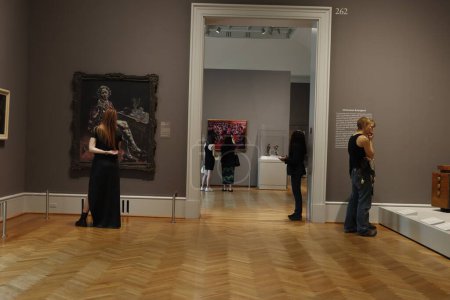 Téléchargez les photos : Visite du musée d'art de Chicago - en image libre de droit