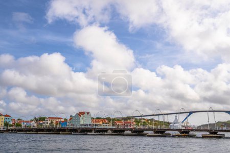 Téléchargez les photos : Vue pittoresque du centre-ville de Willemstad - Curaçao - Caraïbes - en image libre de droit