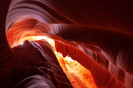 Foto de Paisaje en un cañón de ranura con paredes de roca onduladas y lisas, Canyon X, Arizona, EE.UU. - Imagen libre de derechos