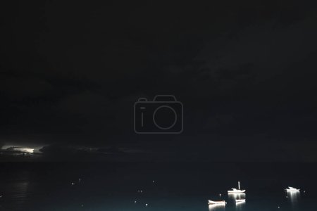 Téléchargez les photos : Plan de la nuit : éclairs dans les paysages orageux autour de Curaçao, dans les Caraïbes. - en image libre de droit