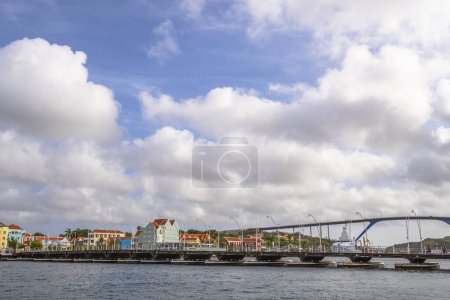 Téléchargez les photos : Célèbre architecture pastel de l'île de Curaçao, Antilles néerlandaises - en image libre de droit