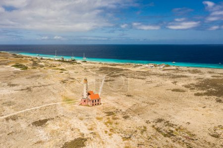 Foto de Vista aérea de una pequeña isla pintoresca en el Caribe - Imagen libre de derechos