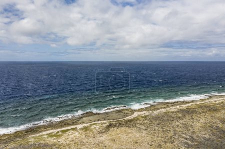 Téléchargez les photos : Vue aérienne d'une petite île pittoresque dans les Caraïbes - en image libre de droit