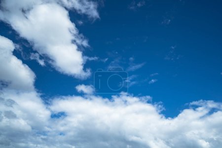 Téléchargez les photos : Ciel des Caraïbes panoramique au-dessus de l'océan - en image libre de droit