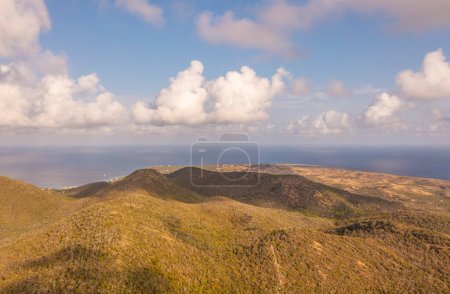 Foto de Pintoresca vista aérea sobre el paisaje de una isla en el Caribe - Imagen libre de derechos