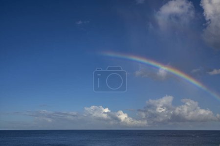 Foto de Vista panorámica del arco iris y las nubes en el Caribe - Imagen libre de derechos