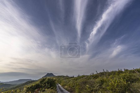 Téléchargez les photos : Vue panoramique du ciel sur une île des Caraïbes - en image libre de droit