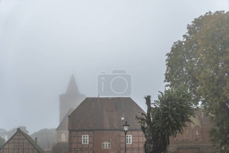 Foto de Paisaje nublado de otoño alrededor de Burg Stargard, Alemania - Imagen libre de derechos
