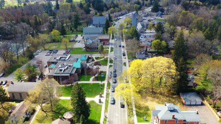Una escena aérea de Ancaster, Ontario, Canadá en primavera