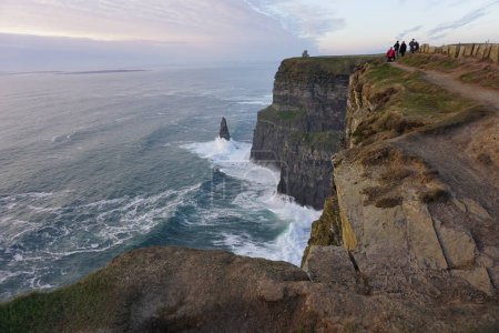 Téléchargez les photos : Cliffs of Moher in Ireland, beautiful iconic rocky coast landcape - en image libre de droit