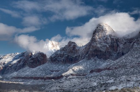 Nieve fresca ha caído en el Parque Nacional Zion, Utah