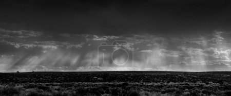 Gewitter bringen stürmischen Himmel und Sonnenstrahlen im Süden von Utah