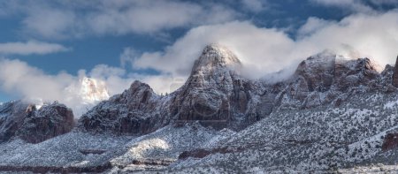 Nieve fresca ha caído en el Parque Nacional Zion, Utah