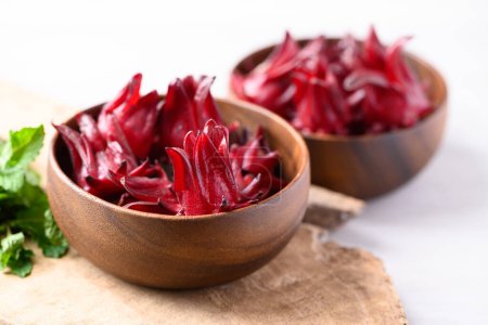 Frische Roselle (Hibiscus sabdariffa), Kräuterpflanze, Bestandteil in Getränken