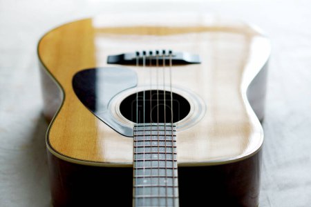 Foto de Guitarra acústica macro abstracto, Se utiliza para reproducir música y notas, para cantar una canción - Imagen libre de derechos